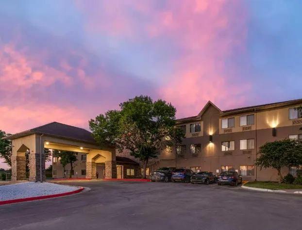 Comfort Suites Omaha East-Council Bluffs hotel detail image 1