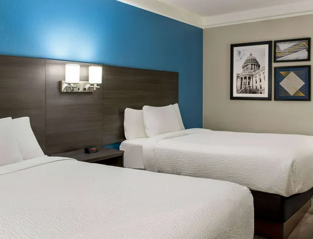 La Quinta Inn & Suites by Wyndham Madison American Center hotel detail image 4