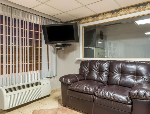 Super 8 by Wyndham Old Saybrook hotel detail image 2