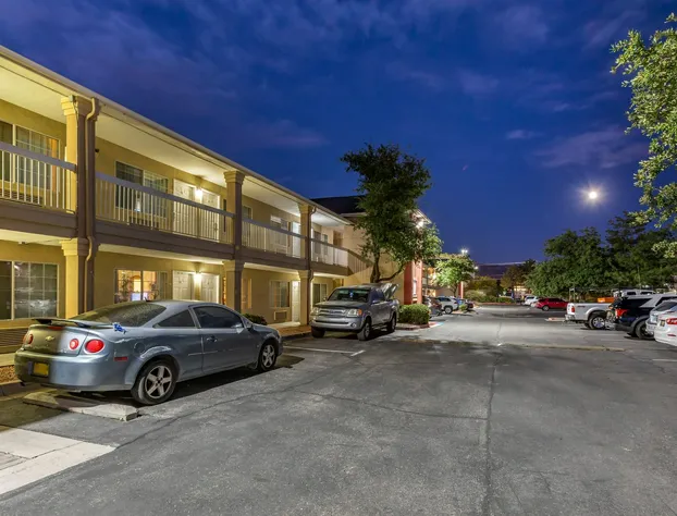 Suburban Studios Albuquerque Uptown hotel detail image 2