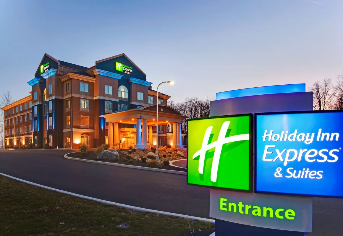 Holiday Inn Express Hotel & Suites Hamburg by IHG hotel hero
