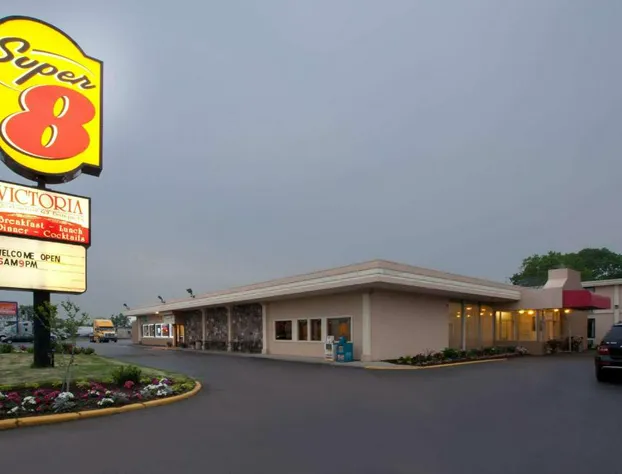 Super 8 by Wyndham Chicago Northlake O'Hare South hotel detail image 1