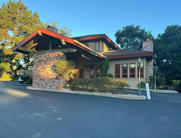 Comfort Inn Monterey Peninsula Airport hotel detail image 2