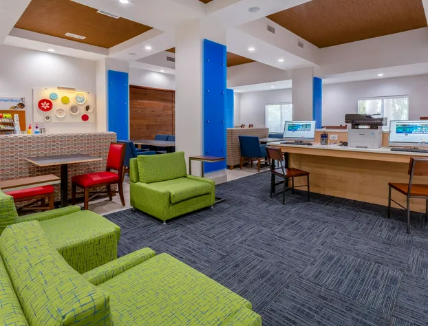 Holiday Inn Express Hotel & Suites Charlotte Arrowood by IHG hotel detail image 2