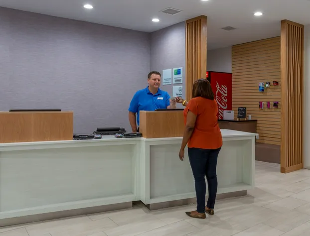 Holiday Inn Express Hotel & Suites Charlotte Arrowood by IHG hotel detail image 3