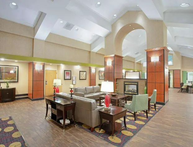 Hampton Inn & Suites Kansas City-Merriam hotel detail image 2