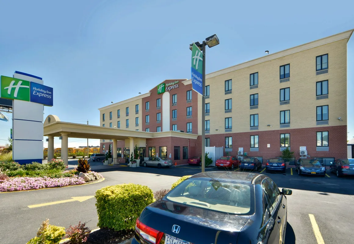 Holiday Inn Express Kennedy Airport hotel hero