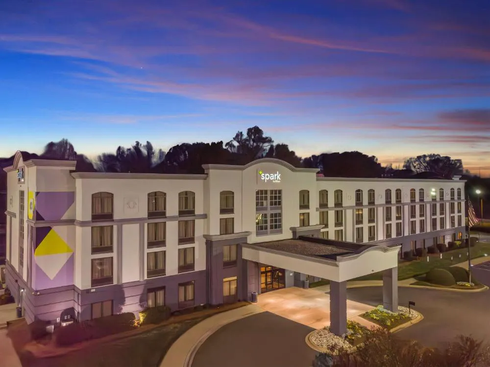 Spark by Hilton Charlotte Tyvola I-77 hotel hero