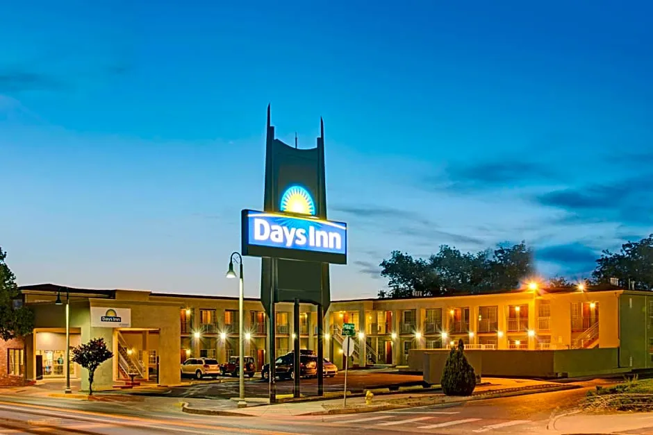 Days Inn by Wyndham Albuquerque Downtown hotel hero