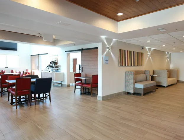 Holiday Inn Express Hotel & Suites Cincinnati Se Newport by IHG hotel detail image 3