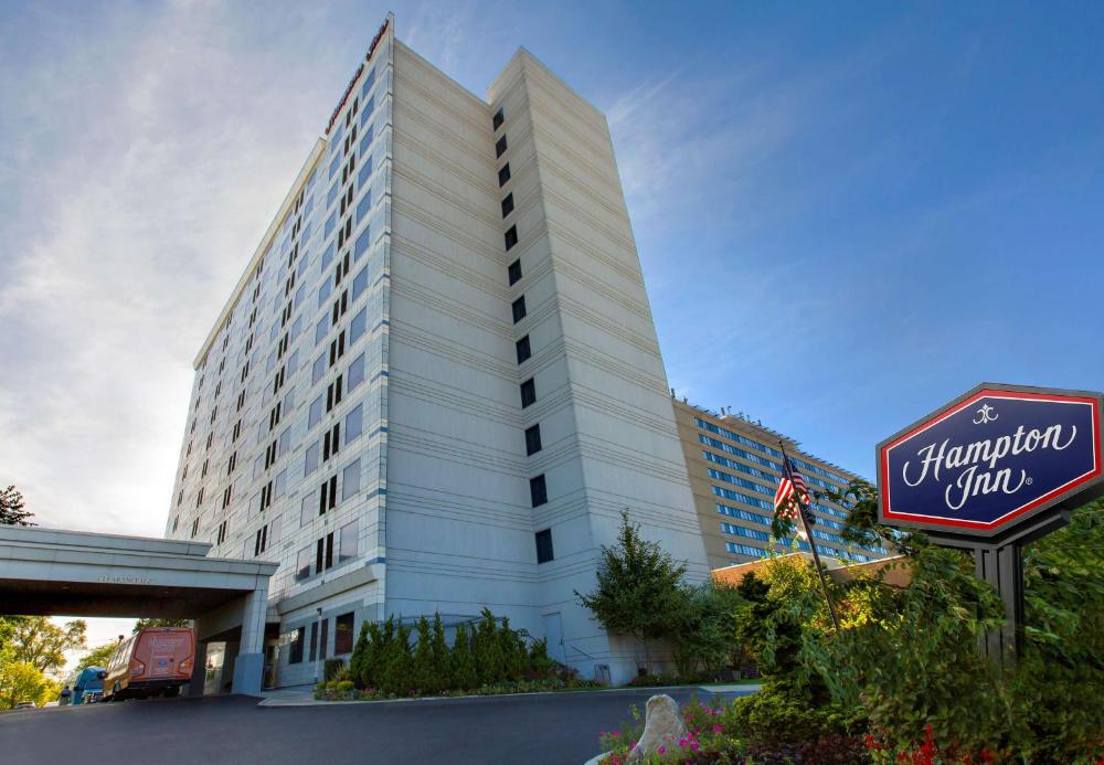 Hampton Inn NY-JFK hotel hero