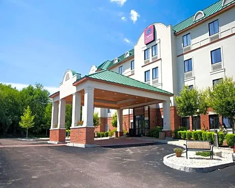 Comfort Suites West Warwick - Providence hotel hero