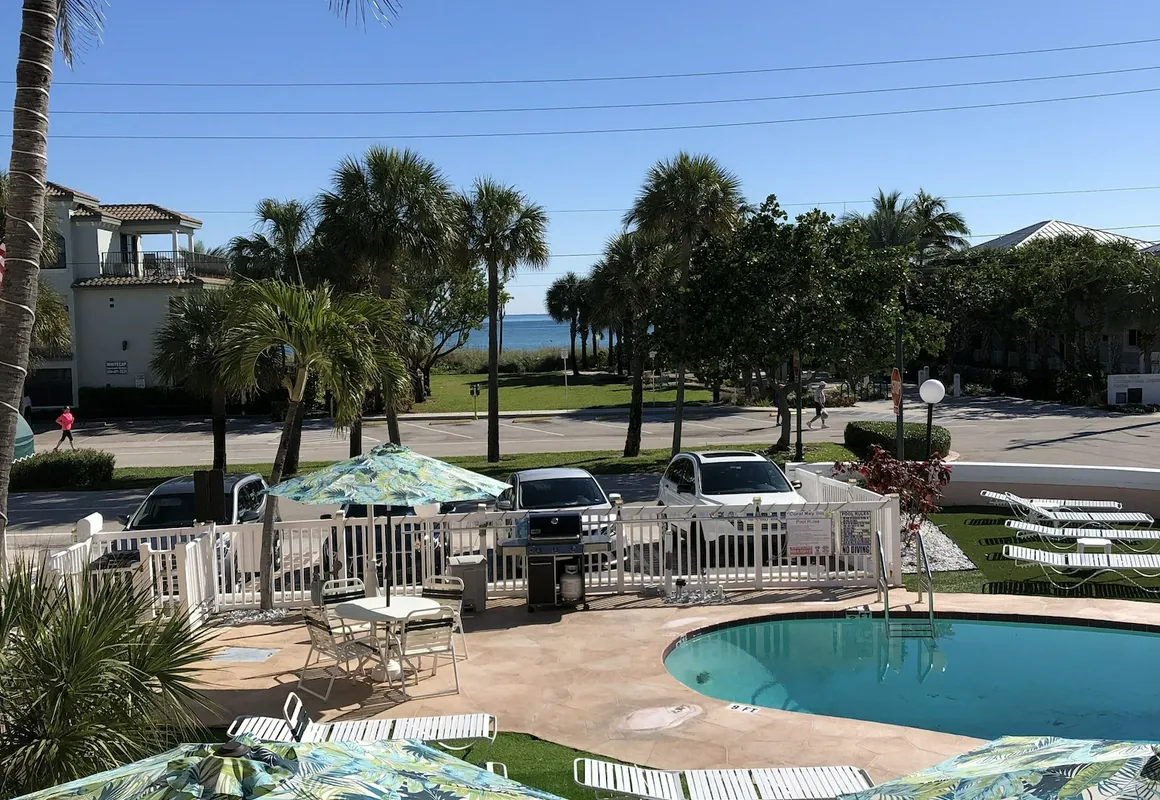 Coral Key Inn hotel hero