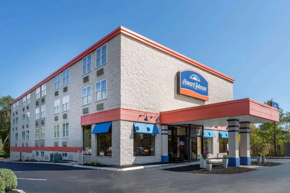 Howard Johnson by Wyndham Portsmouth hotel hero
