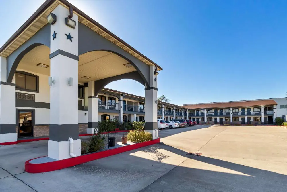 Americas Best Value Inn Houston Heights at I-45 hotel hero
