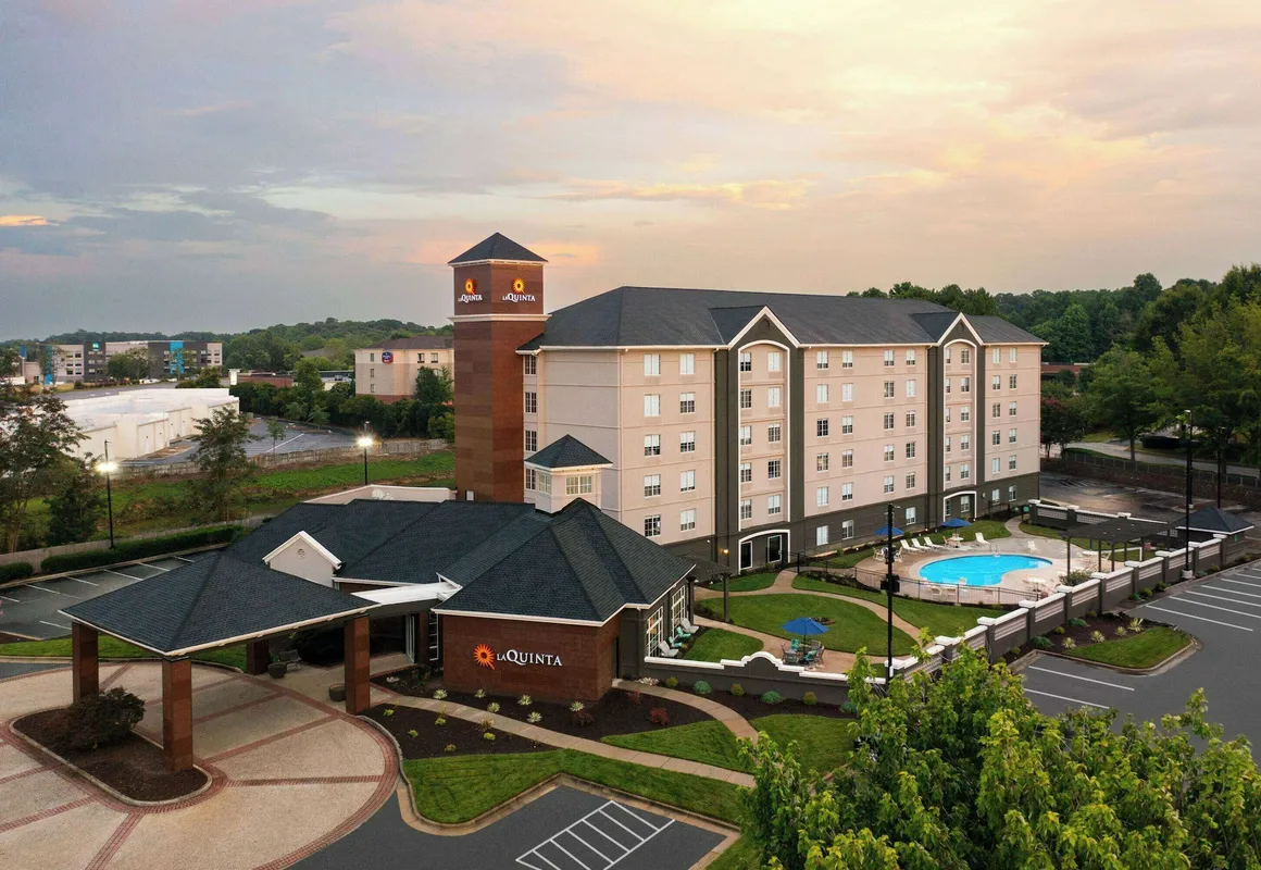 La Quinta Inn & Suites by Wyndham Greensboro NC hotel hero