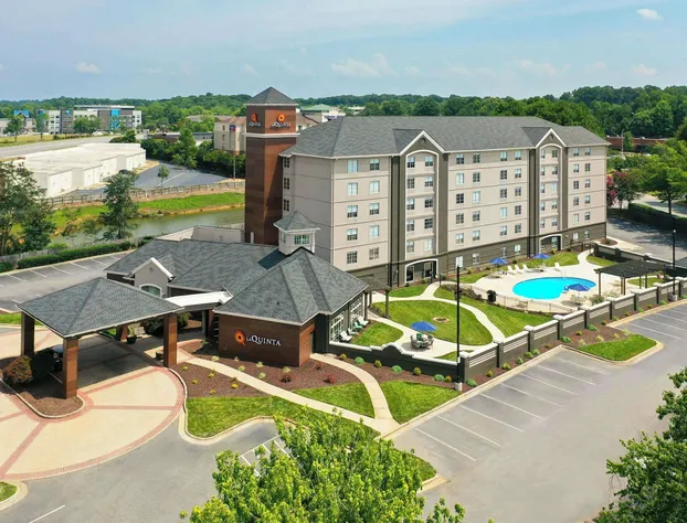 La Quinta Inn & Suites by Wyndham Greensboro NC hotel detail image 1