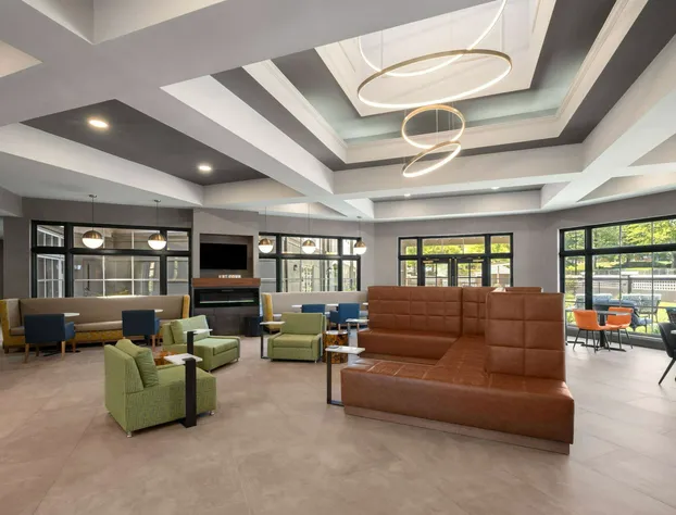 La Quinta Inn & Suites by Wyndham Greensboro NC hotel detail image 3