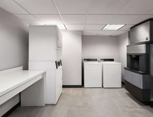 La Quinta Inn & Suites by Wyndham Greensboro NC hotel detail image 4