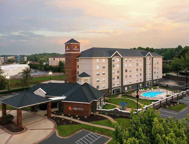 La Quinta Inn & Suites by Wyndham Greensboro NC hotel detail image 1
