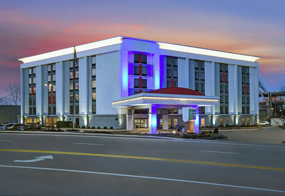 Holiday Inn Express & Suites Cincinnati Riverfront by IHG hotel hero
