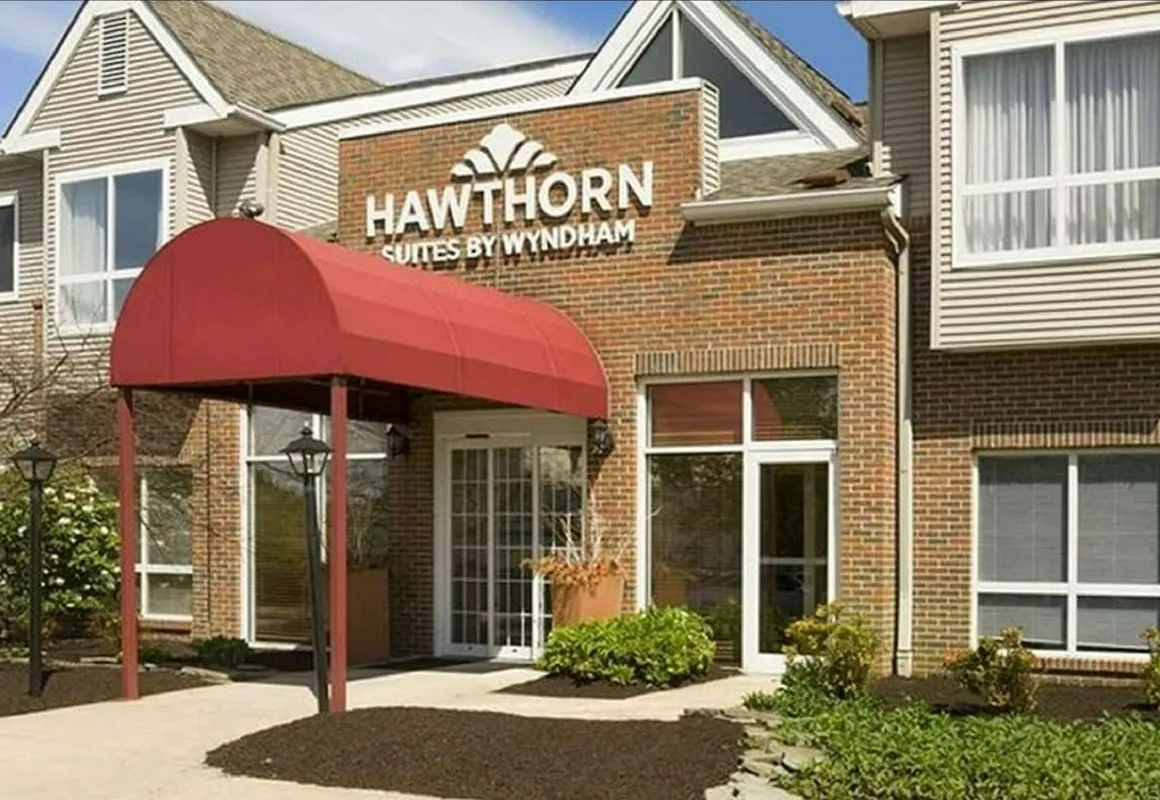 Hawthorn Suites by Wyndham Philadelphia Airport hotel hero