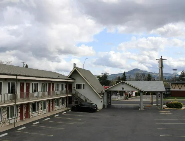 Pine Tree Inn hotel detail image 1