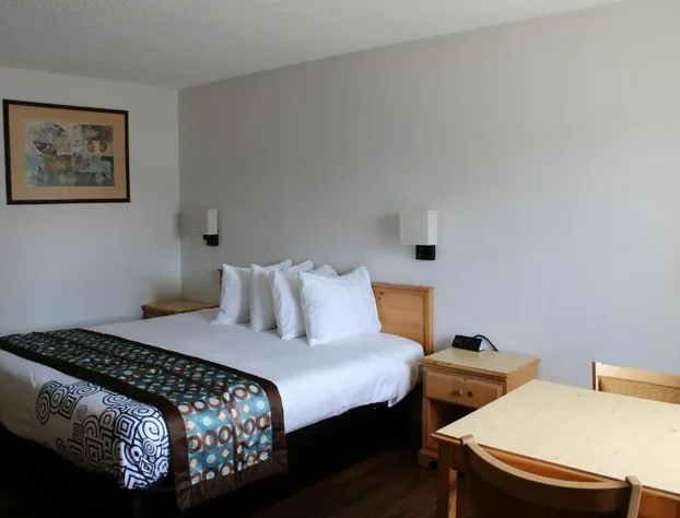 Pine Tree Inn hotel detail image 4