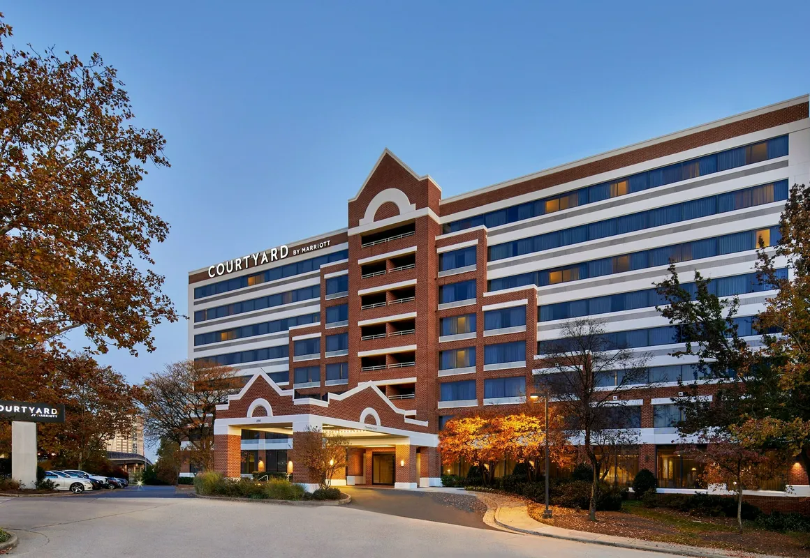 Courtyard by Marriott Alexandria Old Town/Southwest hotel hero