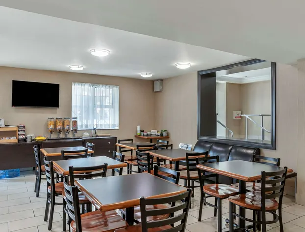 EconoLodge Downtown Toronto hotel detail image 3