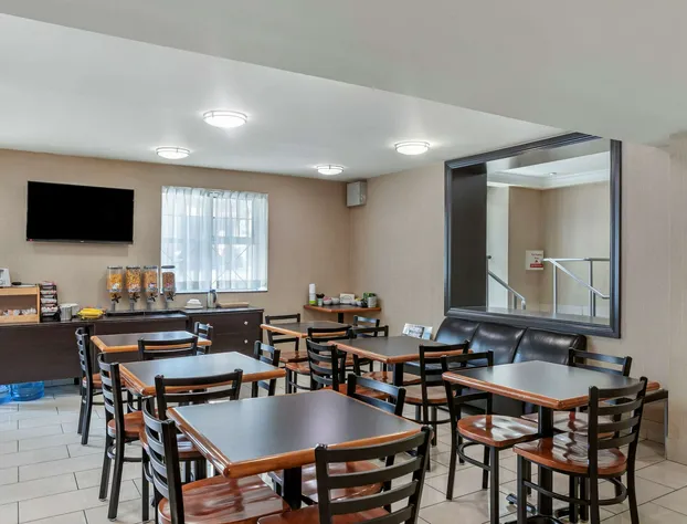 EconoLodge Downtown Toronto hotel detail image 3