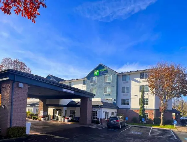 Holiday Inn Express Hotel & Suites Portland-Jantzen Beach by IHG hotel detail image 1