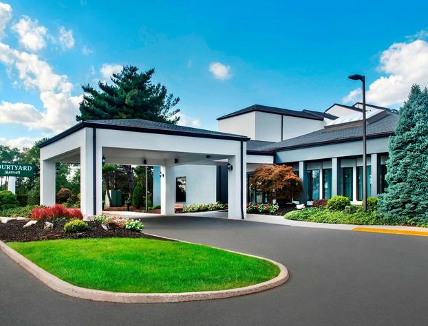 Courtyard by Marriott Newark Liberty International Airport hotel detail image 1