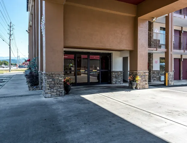 Red Roof Inn & Suites Pigeon Forge - Parkway hotel detail image 1