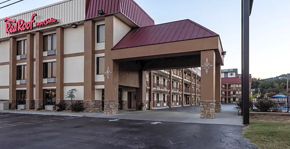 Red Roof Inn & Suites Pigeon Forge - Parkway hotel hero