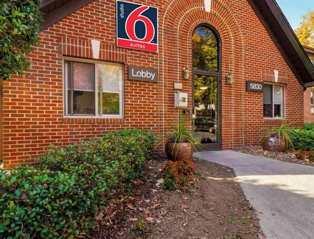 Studio 6 Suites Charlotte, NC - Tyvola Rd/Executive Park hotel detail image 1