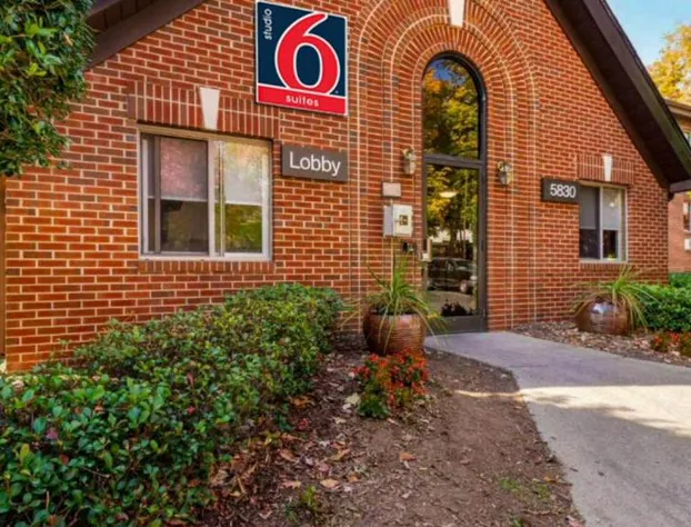 Studio 6 Suites Charlotte, NC - Tyvola Rd/Executive Park hotel detail image 1