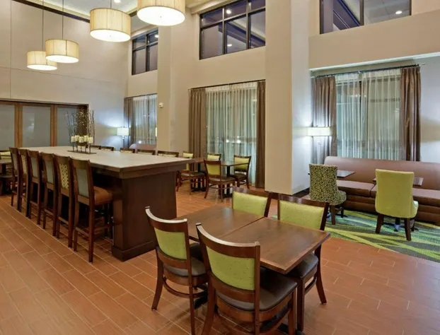 Hampton Inn & Suites Minneapolis West/ Minnetonka hotel detail image 1