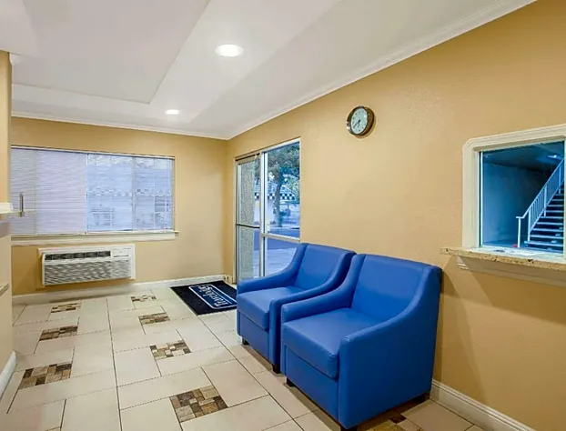 Travelodge by Wyndham Fresno Yosemite Area hotel detail image 3