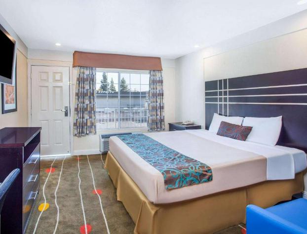 Travelodge By Wyndham Fresno Yosemite Area hotel detail image 1