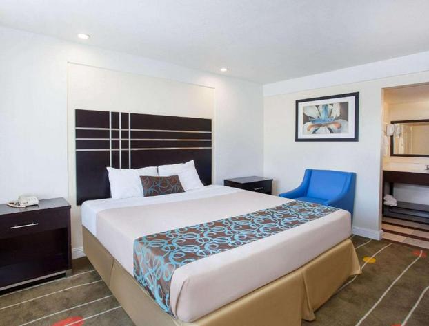 Travelodge By Wyndham Fresno Yosemite Area hotel detail image 4