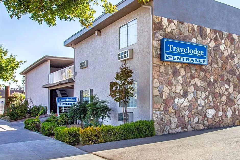 Travelodge by Wyndham Fresno Yosemite Area hotel hero