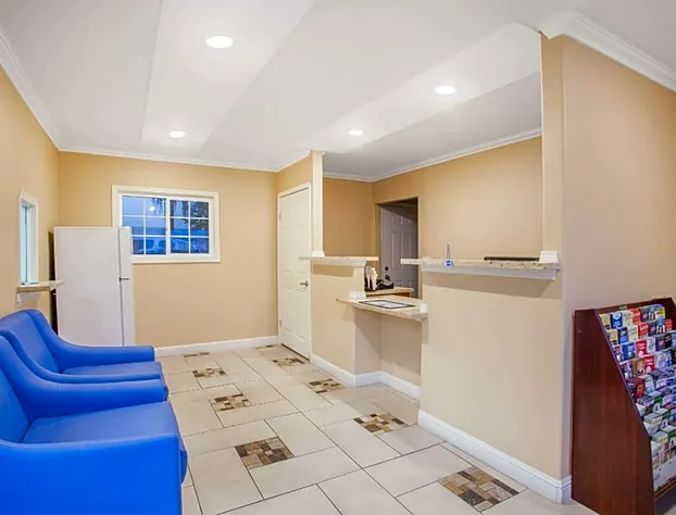 Travelodge by Wyndham Fresno Yosemite Area hotel detail image 4