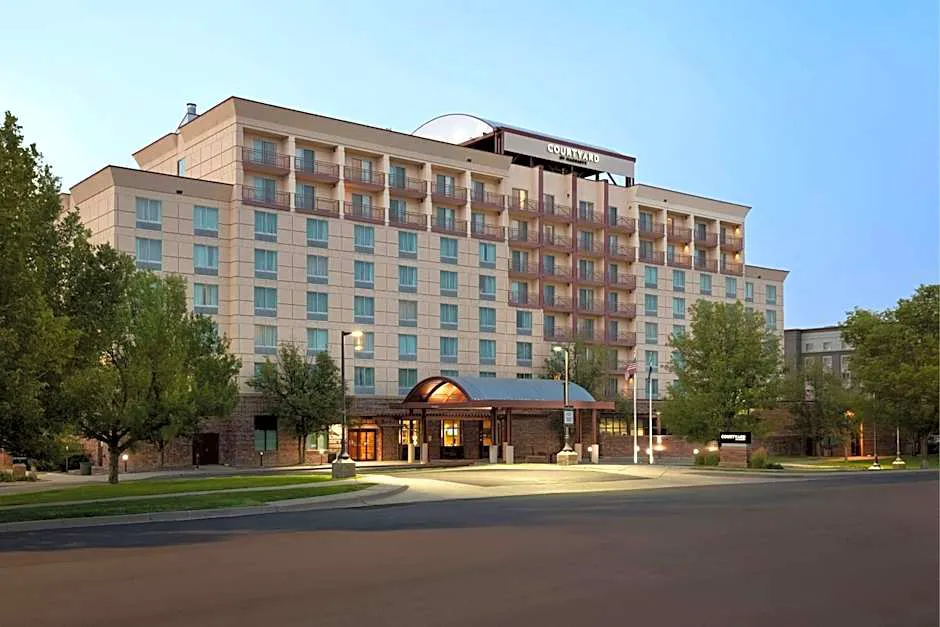 Courtyard by Marriott Denver Airport hotel hero