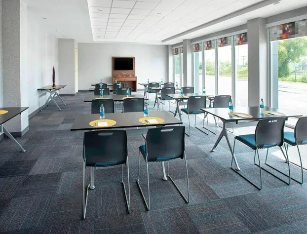 Aloft Buffalo Airport hotel detail image 2