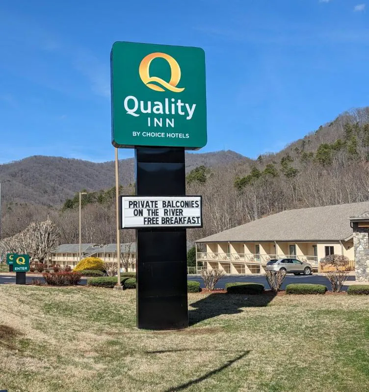 Quality Inn Cherokee Riverside hotel hero