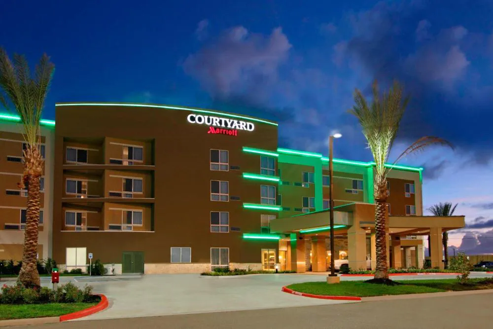 Courtyard by Marriott Victoria hotel hero