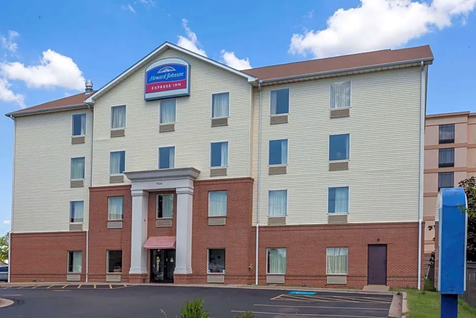 Howard Johnson by Wyndham Airport hotel hero