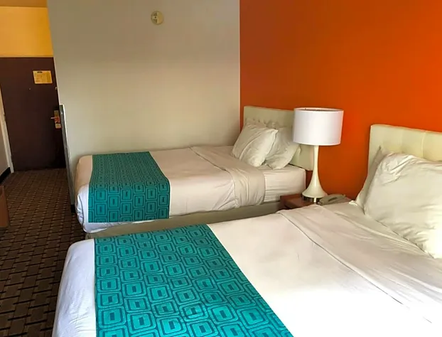 Howard Johnson by Wyndham Airport hotel detail image 4