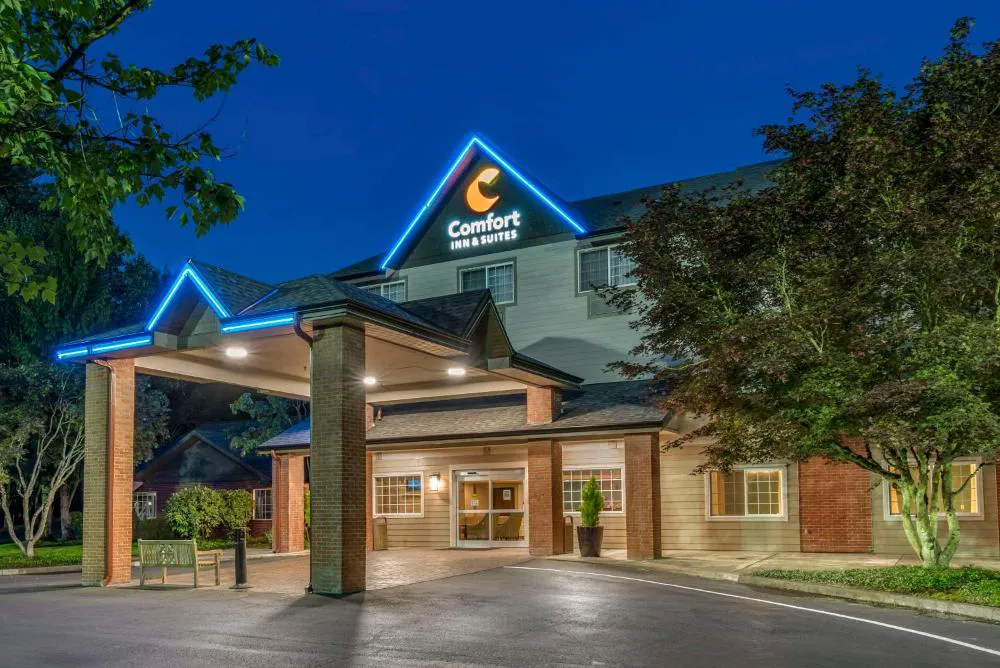 Comfort Inn & Suites Tualatin - Lake Oswego South hotel hero